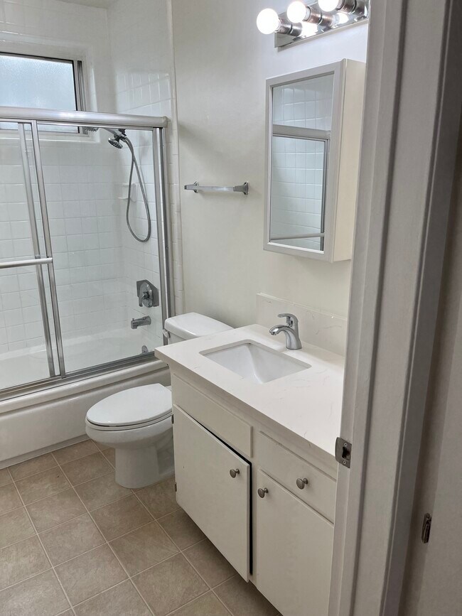 Photo - Sherman Oaks Moorpark Apartments