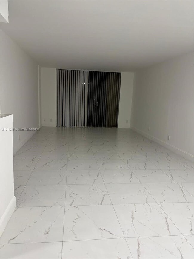 Building Photo - 18151 NE 31st Ct Unit 707