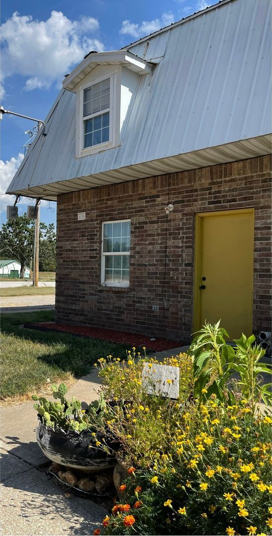 Building Photo - Pierce City Townhouse Unit WTH - 4