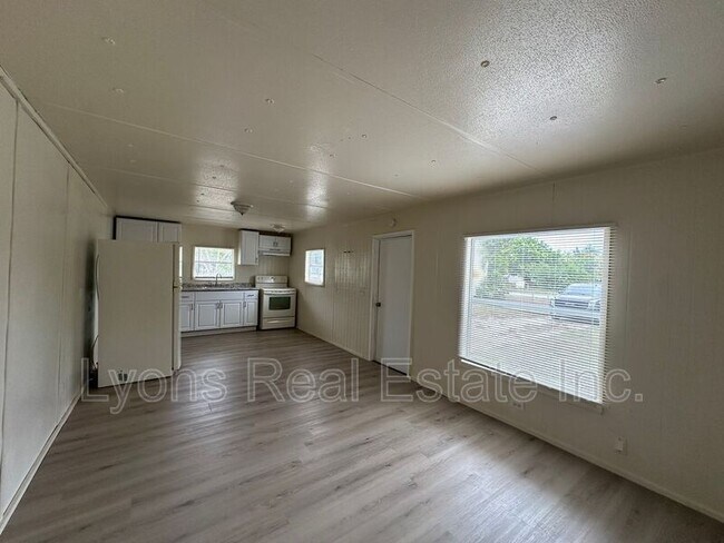 Photo - 8376 Nault Rd