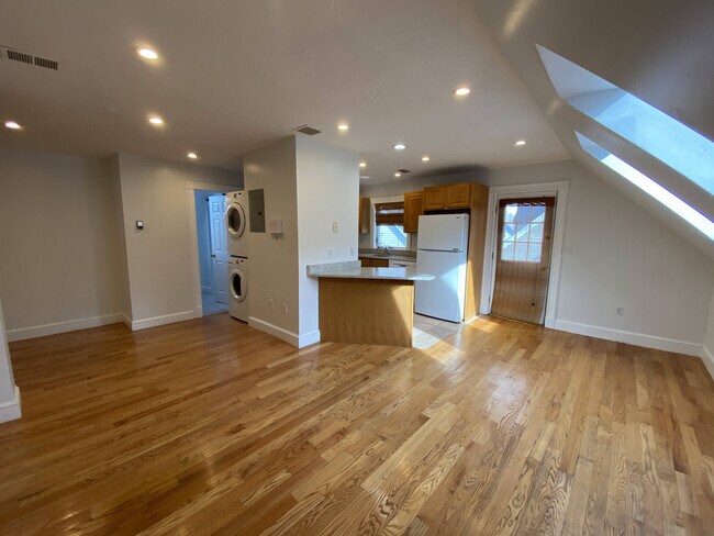 living room - 10 Ashford St Unit 3