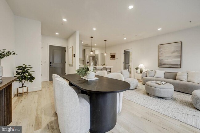 Photo - 4335 Harrison St NW Unidad 5
