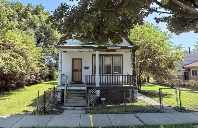 Building Photo - 9351 S University Ave Unit Basement