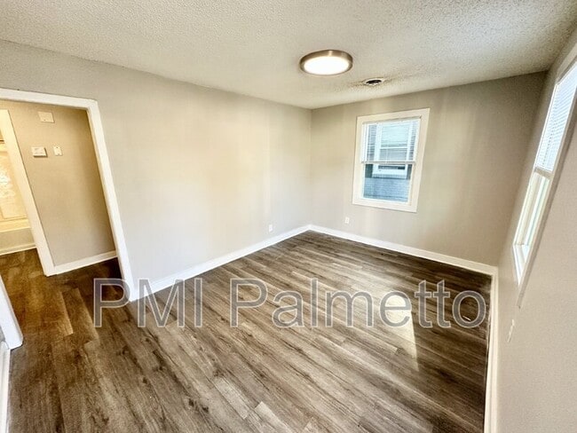 Photo - 522 Jasper St