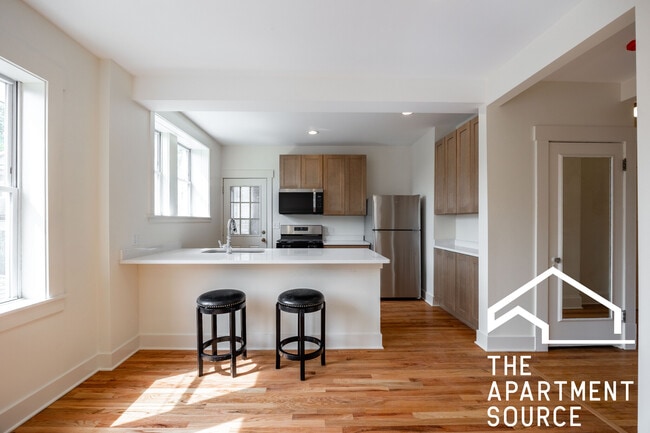 Building Photo - 3349 W Balmoral Ave Unit 1R Rental