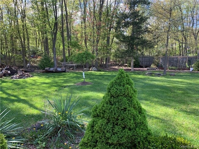 Photo - 10 W Clarkstown Rd