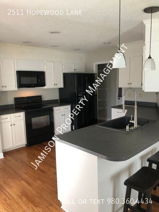 Photo - 2511 Hopewood Ln