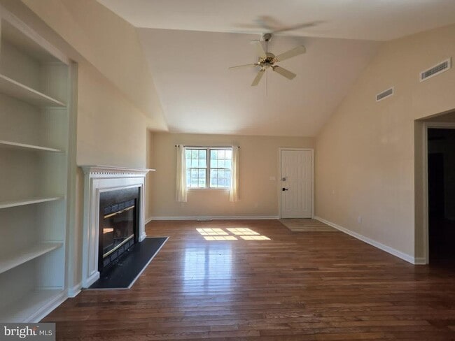 Photo - 1405 Bantry Ln