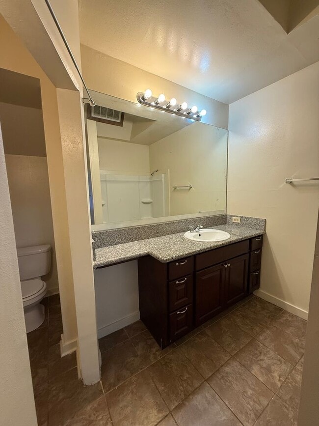 Photo - Beautiful Studio For Rent. Great Location ...