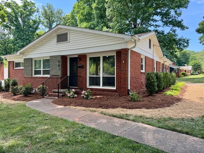 Building Photo - 947 Dudley Dr
