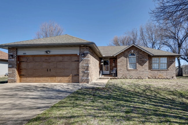 Building Photo - 100 Holly Ridge Rd