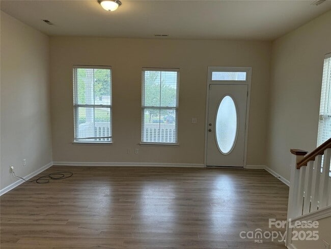 Photo - 3206 Hiram St