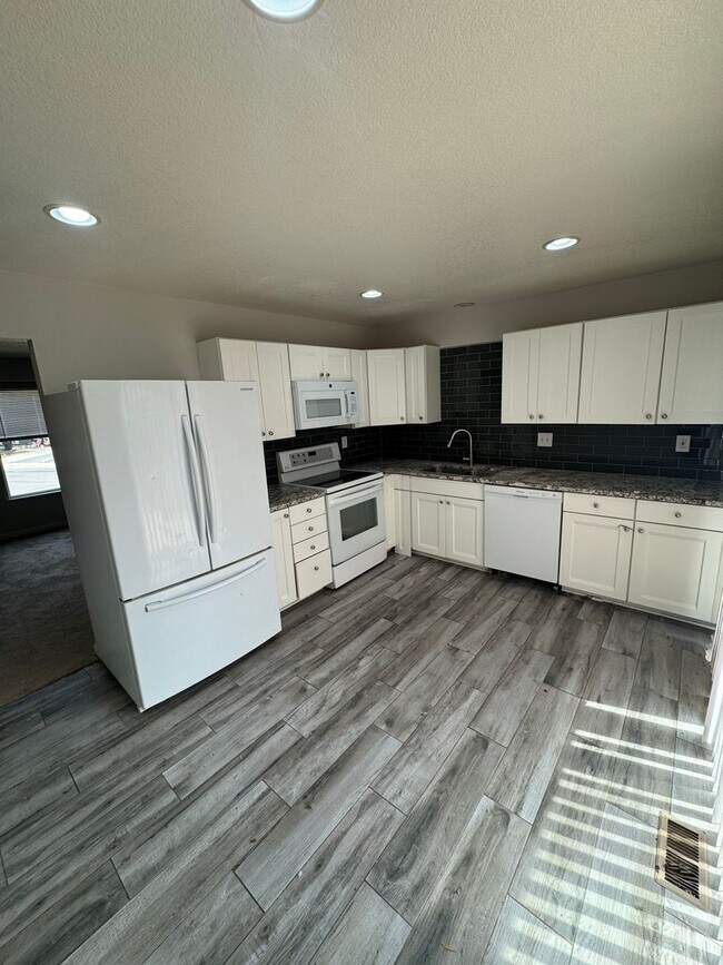 Building Photo - Updated 4-bedroom, 2 bathroom home in Thornton!