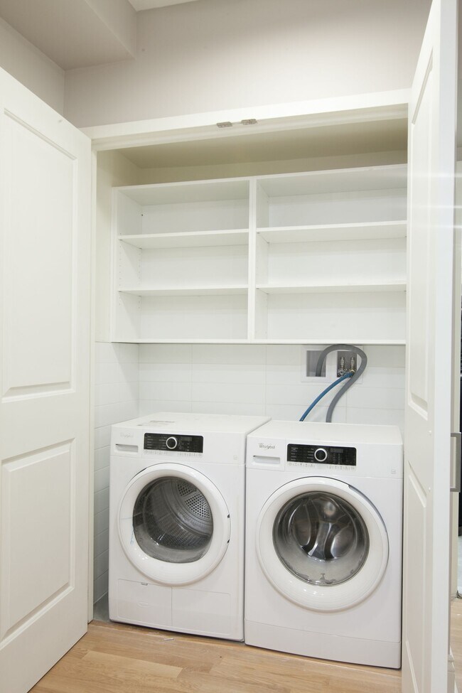 Photo - 4555 Av. Bonavista Unit 205