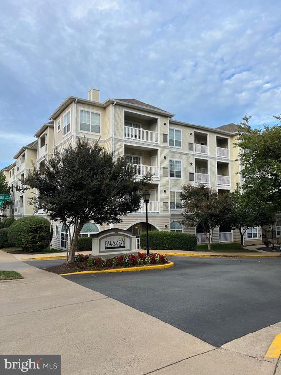 Building Photo - 4551 Strutfield Ln Unit 4337 Rental