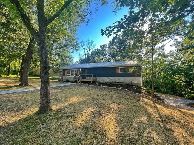 Photo - Great 4 Bed 3 Bath House In Parkade!
