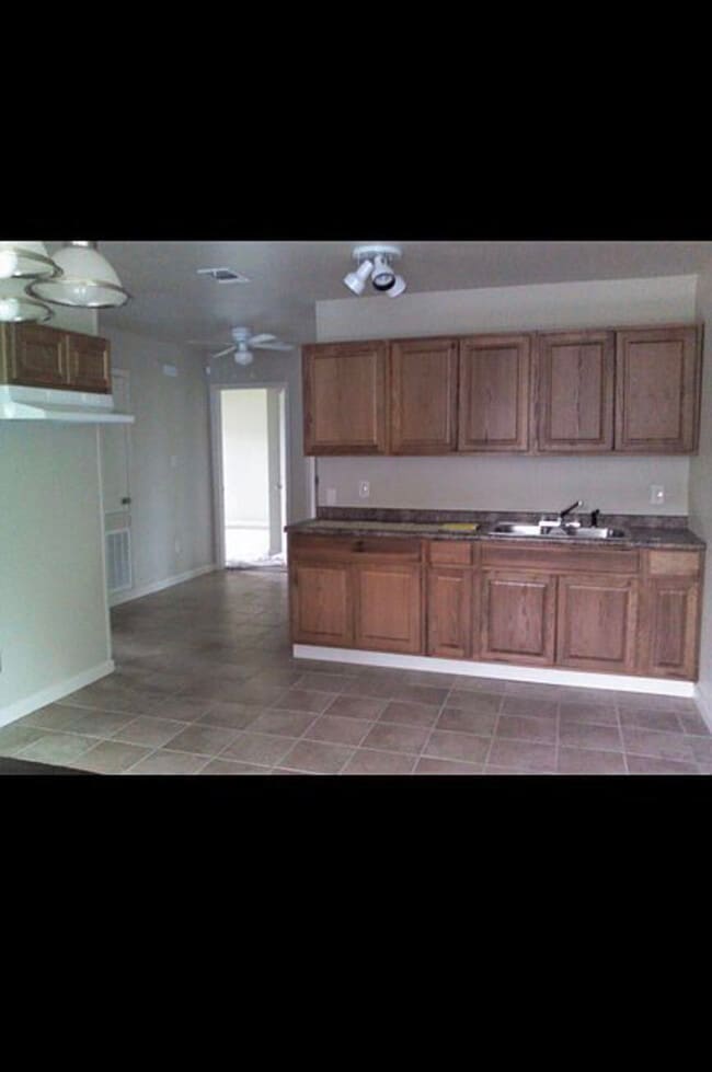 Building Photo - 3607 Bellaire Ave Rental