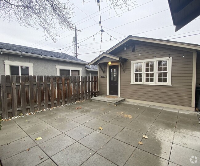 Building Photo - Year Round- One Bedroom, One Bath House lo...