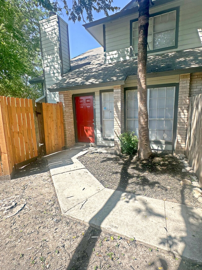 Photo - 7508 Oak Chase