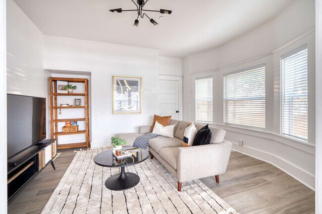 Photo - 317 NE Beech St Unidad ID1309851P