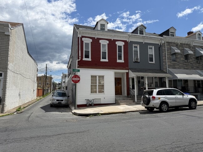 Photo - 415 S 10th St Unit APT 1