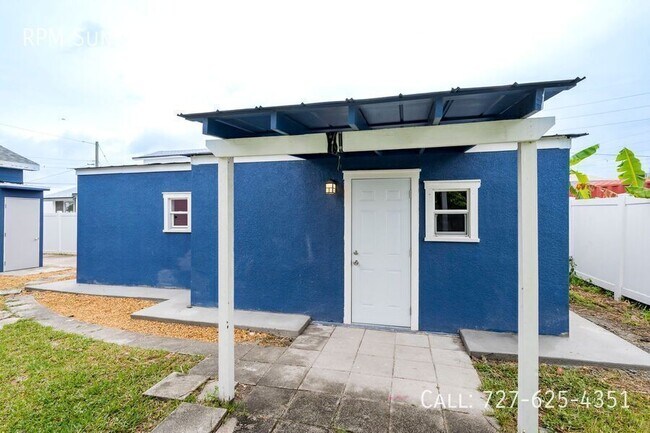 Building Photo - 2017 Oceanview Pl Unit B