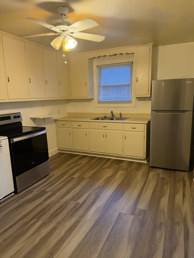 Photo - 705 Chandler Ave Unit A