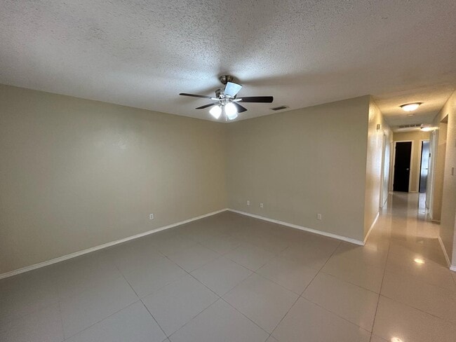 Photo - 3921 Zinnia Ave