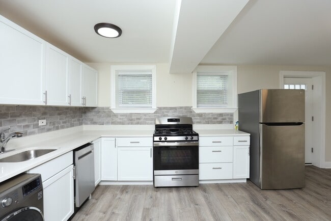 Photo - 856 W George St Unit 6H