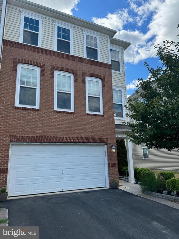 24703 Capecastle Terrace Townhome Townhome Rental in Aldie VA