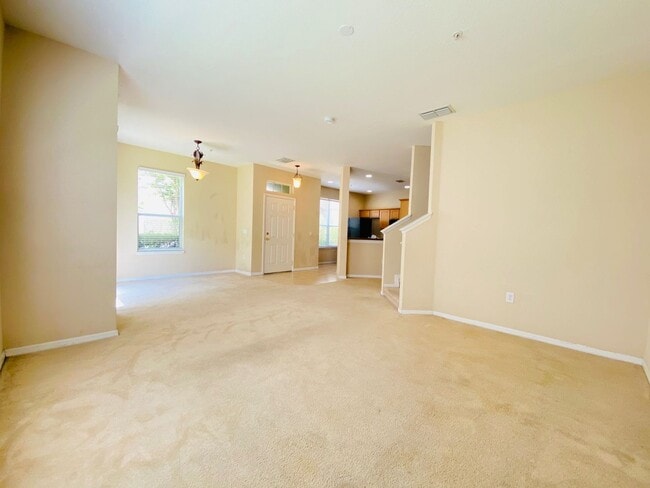 Photo - 3BD / 2.5BA Carriage Home