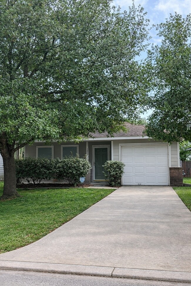 Photo - 15823 Regal Trace Ln