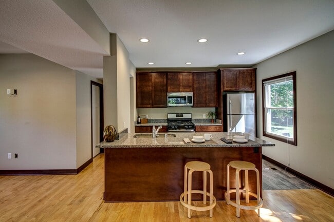 Photo - Fully Renovated 5-Bedroom House Close to U...