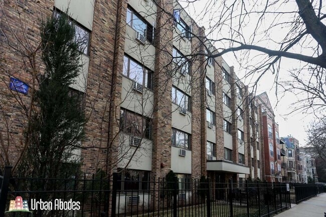 Building Photo - 637 W Wrightwood Ave Unit A06C
