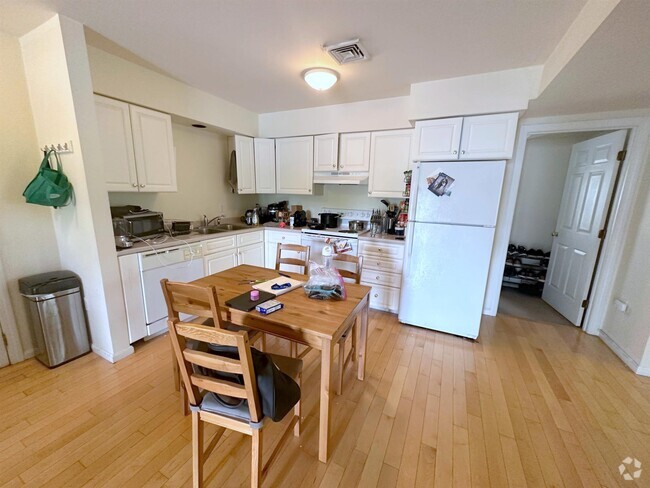Building Photo - 21 Kent Ct Unit 3 Rental