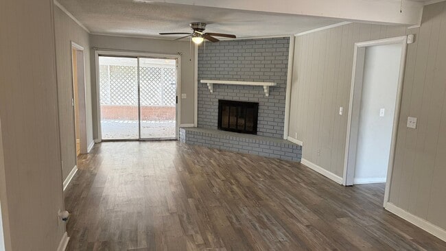 Photo - 627 McDowell Rd