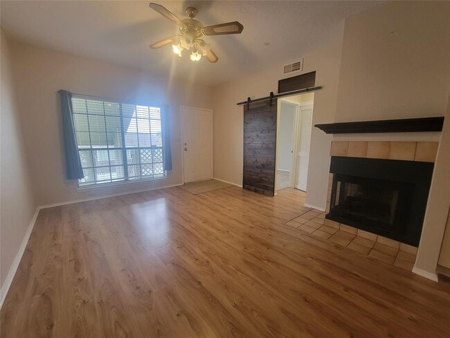 Building Photo - 500 Ferry Rd Unit 421 Rental