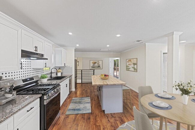 Photo - 2823 Burlington Blvd