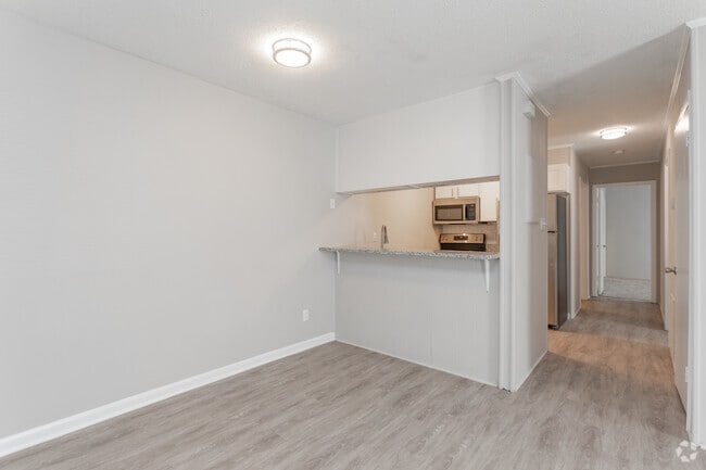 2BR, 1.5BA - 990SF - Dining Area - Magnolia Crossing