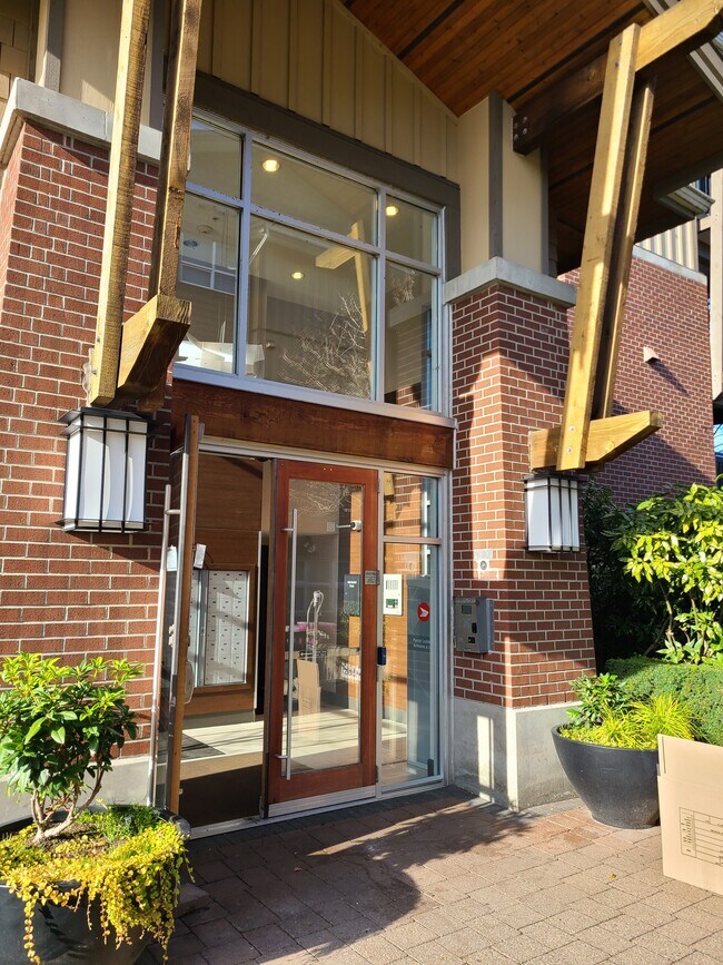 Building Photo - 5885 Irmin St Unit 108