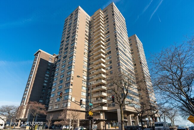 Building Photo - 6301 N Sheridan Rd Unit 6V Rental