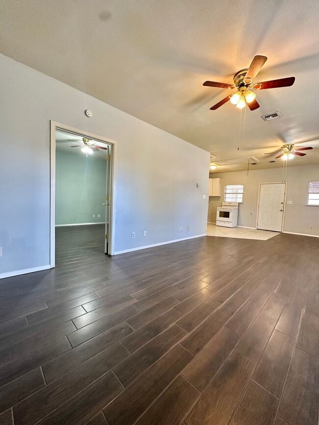 Photo - COMING SOON - Spacious 1-Bedroom Detached Apartment! *ALL UTILITIES INCLUDED*