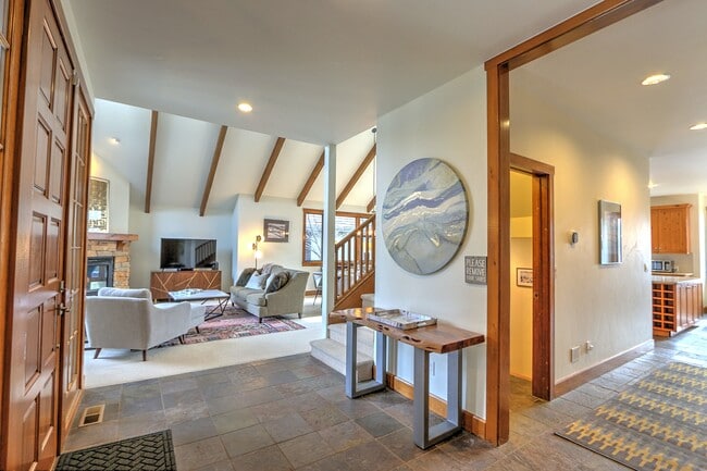 Photo - 408 Settlement Ln