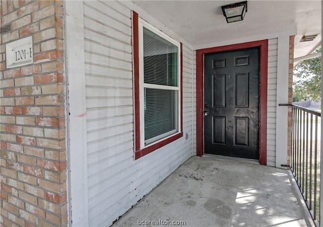 1201 Autumn Cir Unit B