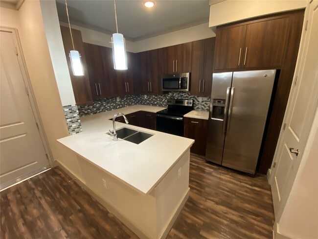 Building Photo - 1800 St Joseph Pkwy Unit 206