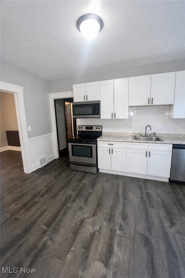 Photo - 4415 Pearse Ave