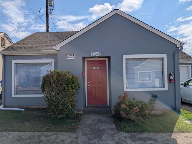 Building Photo - 1048 Howard St SE Rental