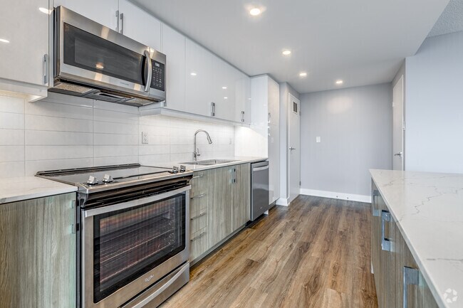 2BR, 1BA - 917SF - Kitchen