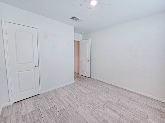 Photo - 332 Lone Mountain Dr