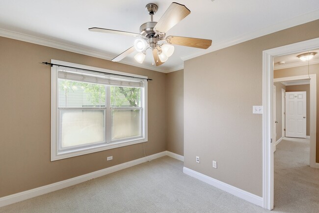 Photo - 1507 Elton Ln